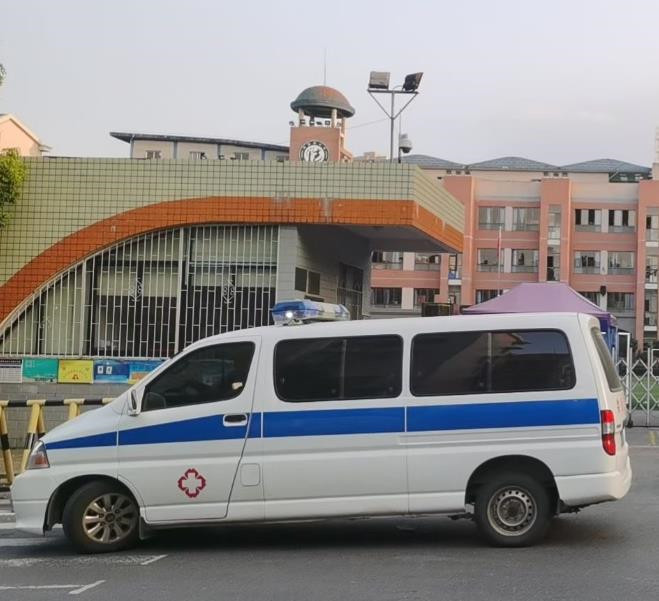 兴隆台救护车出租护送骨折病人一公里多少钱